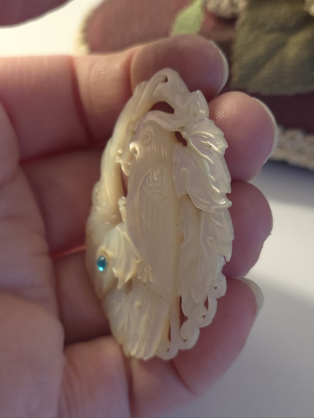 Vintage Bethlehem Mother Of Pearl Carved Bird Pendant or Charm Jewelry Making - Picture 6 of 7